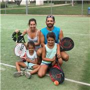 Doy clases particulares y colectivas de padel en club Hospitalet Nord (horario de tarde)y Club Pineda Gavà (horario de mañanas)